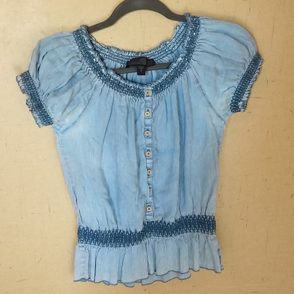 Lightweight denim-like cute top